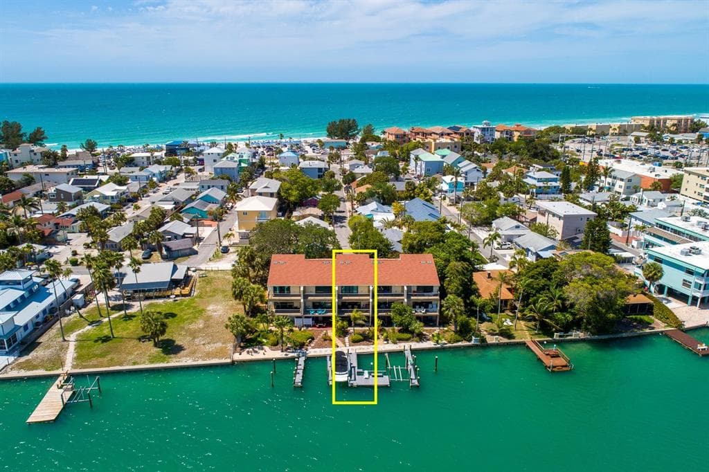 135 92ND AVENUE UNIT 3 TREASURE ISLAND, FL 33706