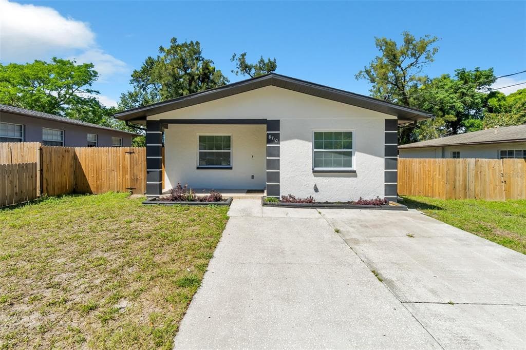8710 N MANDARINE PLACE TAMPA, FL 33617