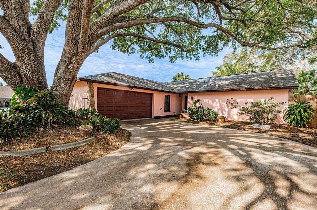 333 ARBOR DRIVE E PALM HARBOR, FL 34683