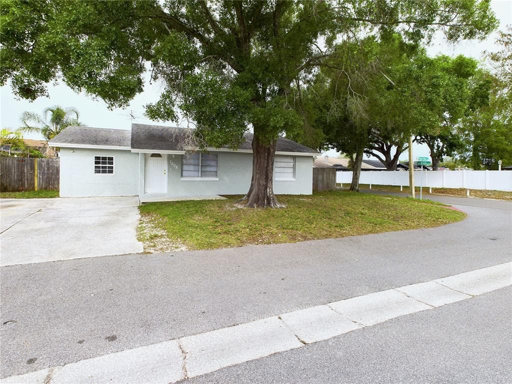 7508 POND VIEW COURT TAMPA, FL 33615