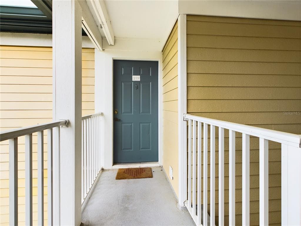 4115 CHATHAM OAK COURT UNIT 219 TAMPA, FL 33624