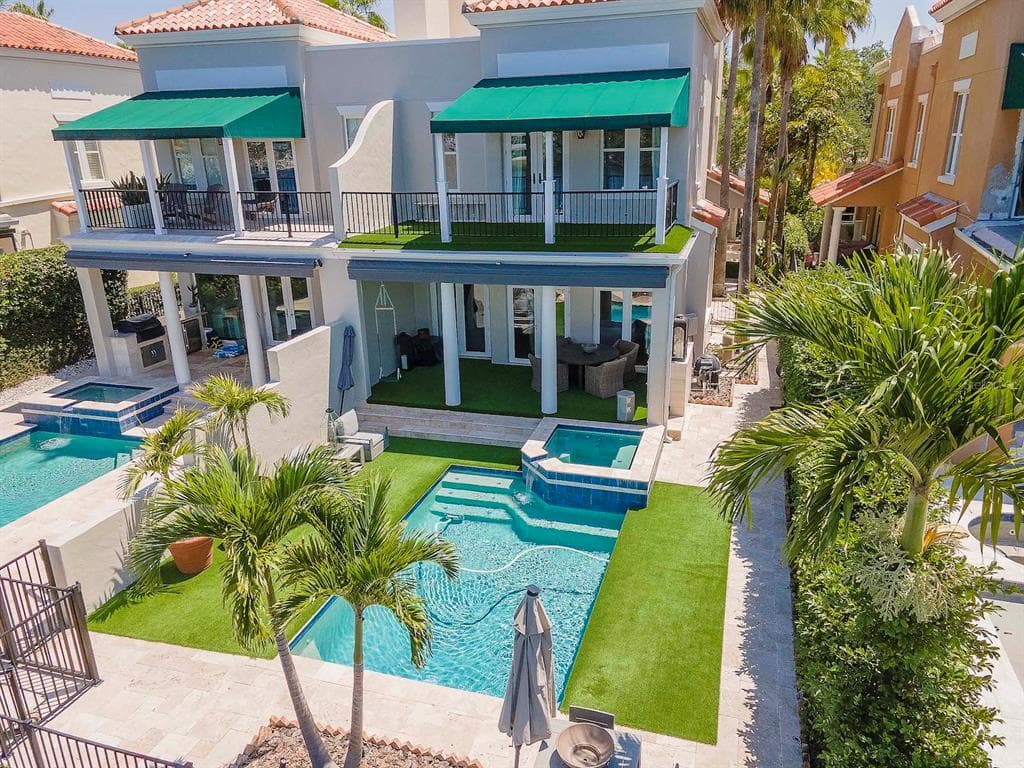 1123 ABBEYS WAY TAMPA, FL 33602