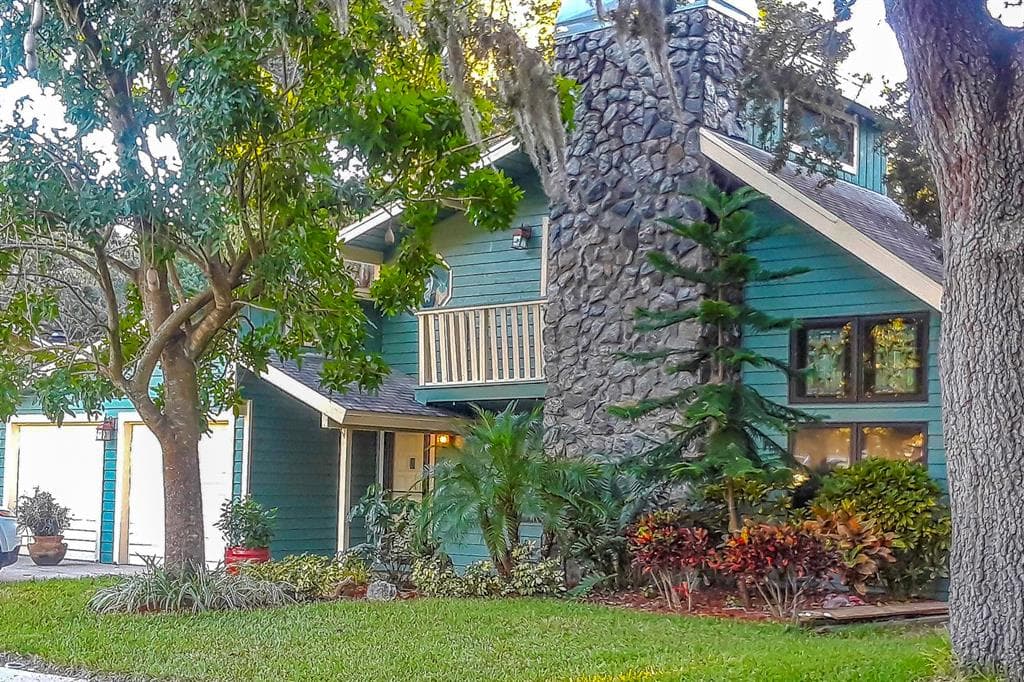 2228 CYPRESS POINT DRIVE W