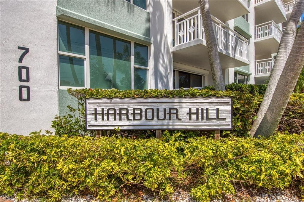 700 BEACH DRIVE NE DRIVE UNIT 705 ST PETERSBURG, FL 33701