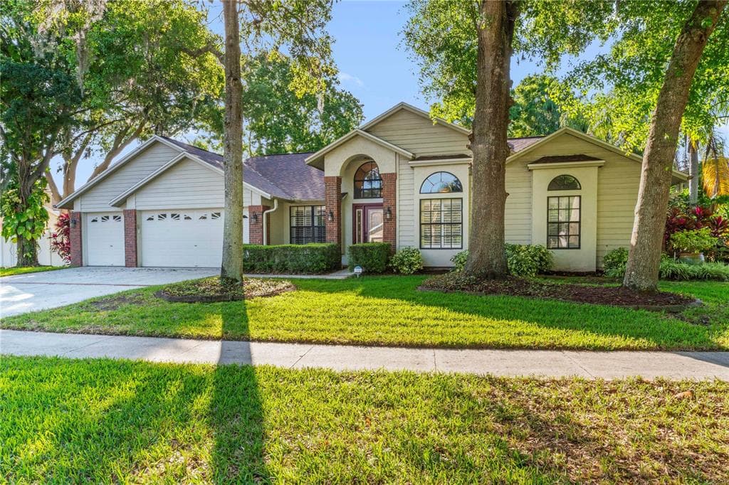 2305 EAGLE BLUFF DRIVE VALRICO, FL 33596