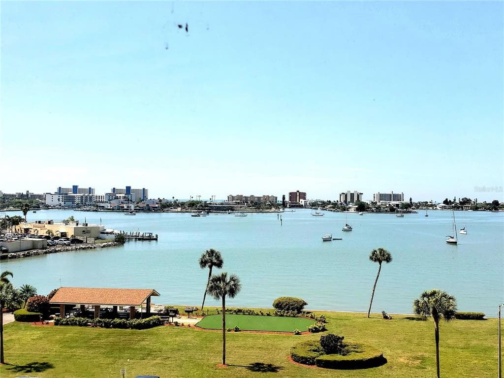 4550 COVE CIRCLE UNIT 604 ST PETERSBURG, FL 33708