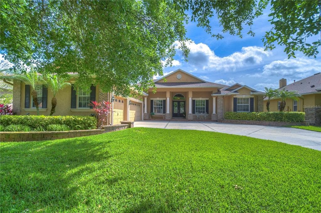 705 CHARTER WOOD PLACE VALRICO, FL 33594