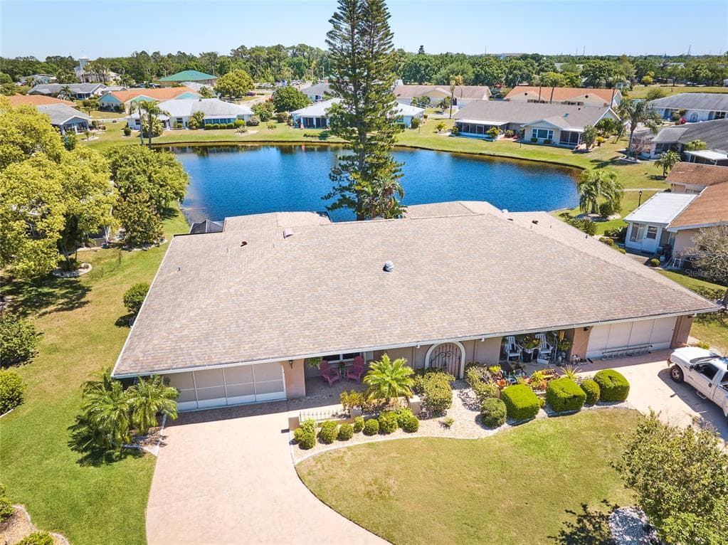 1005 STRAWPOCKET PLACE SUN CITY CENTER, FL 33573