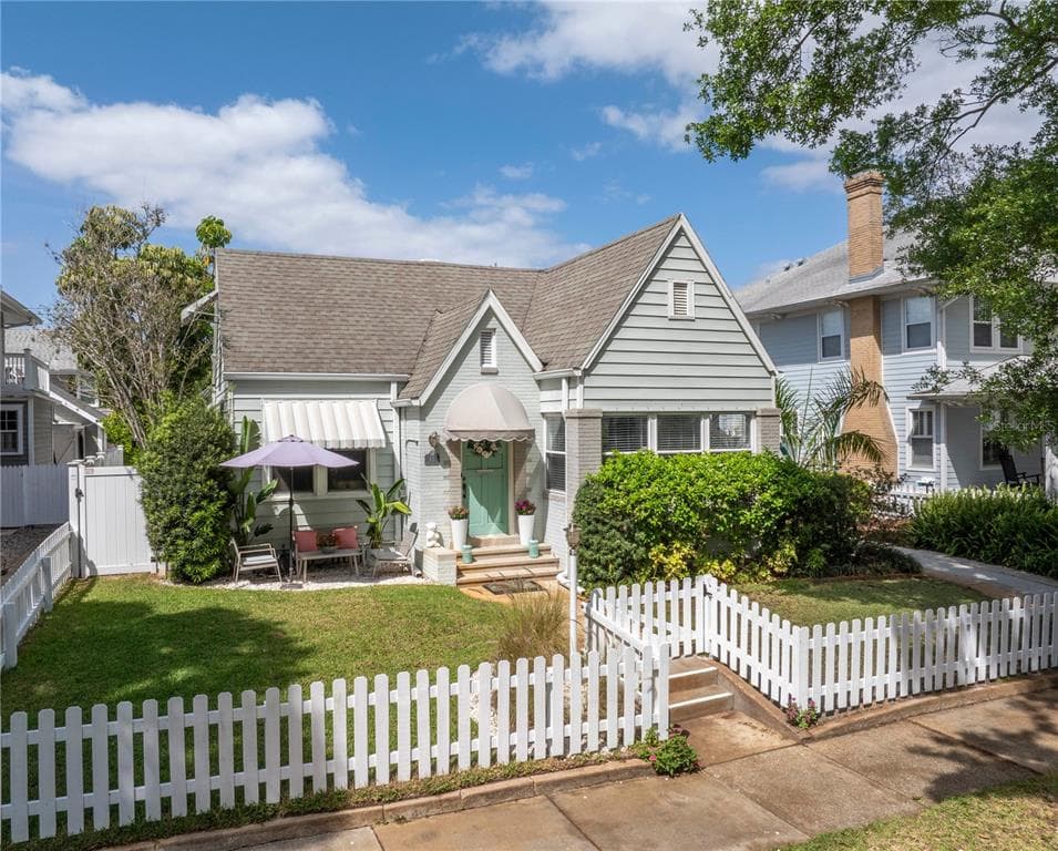 415 19TH AVENUE NE ST PETERSBURG, FL 33704