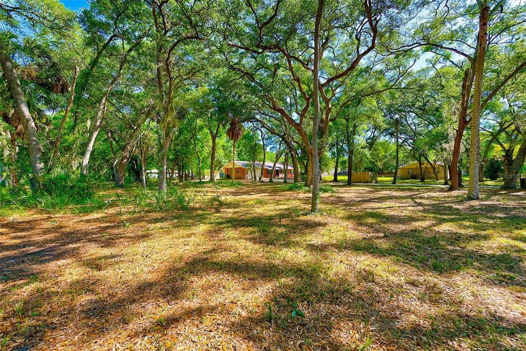 S 32ND AVENUE TAMPA, FL 33619