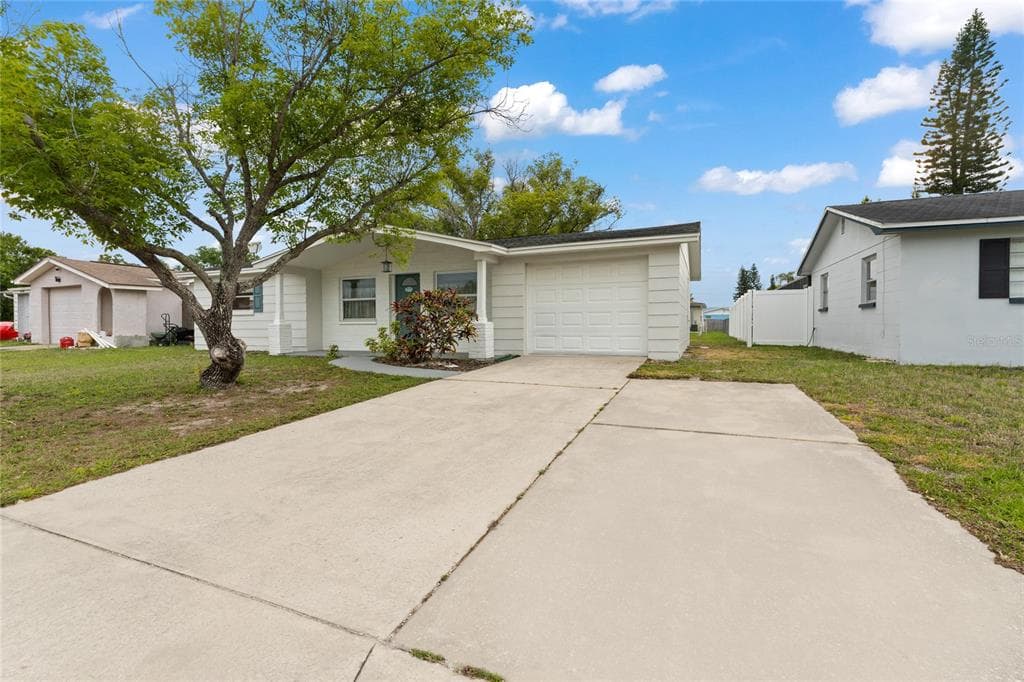 1426 VIKING DRIVE HOLIDAY, FL 34691