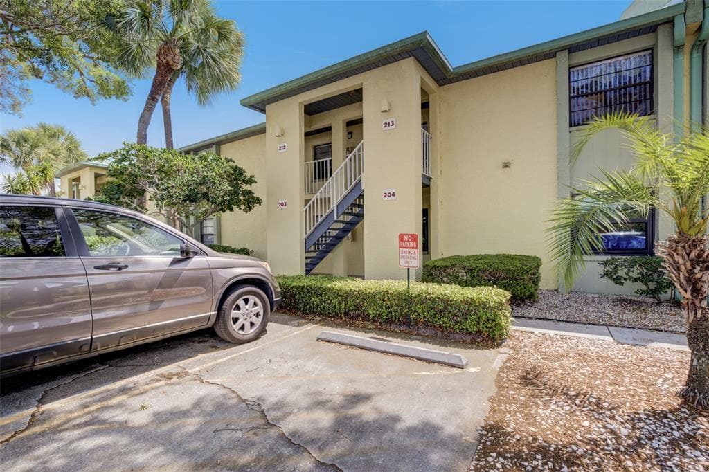 6033 113TH STREET UNIT 212 SEMINOLE, FL 33772