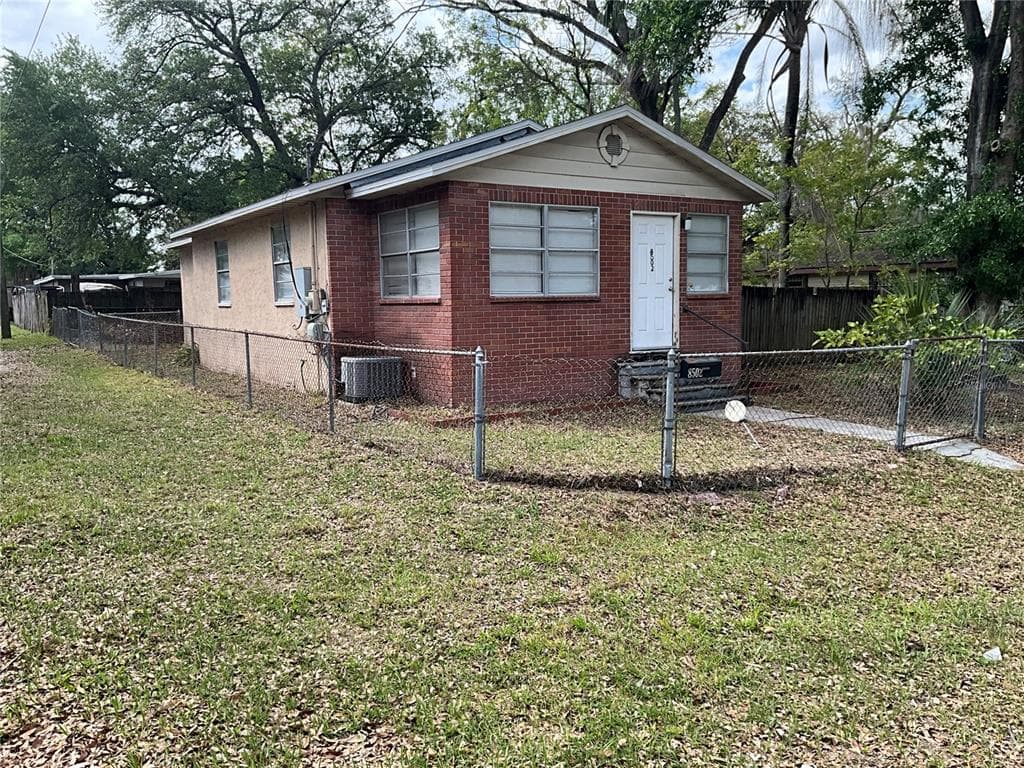 8502 N ARDEN AVENUE TAMPA, FL 33604