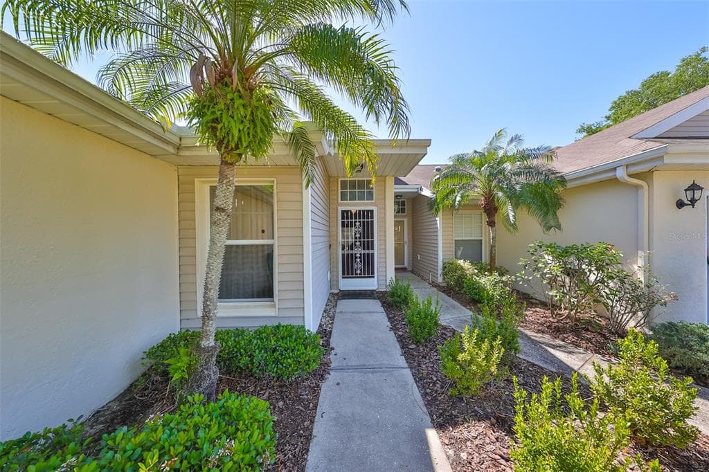 2404 OLD NANTUCKET COURT SUN CITY CENTER, FL 33573