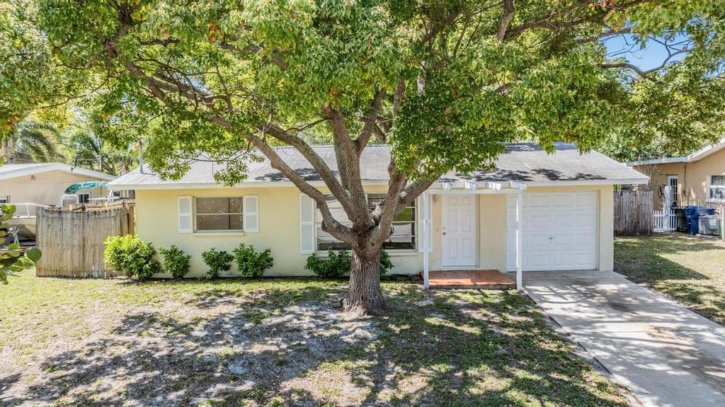 280 TWIN LAKE DRIVE