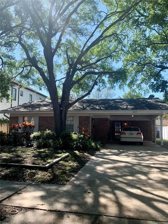 2404 W PARKLAND BOULEVARD TAMPA, FL 33609
