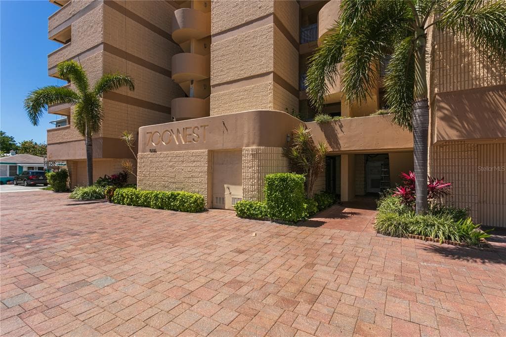 19700 GULF BOULEVARD UNIT 306 INDIAN SHORES, FL 33785