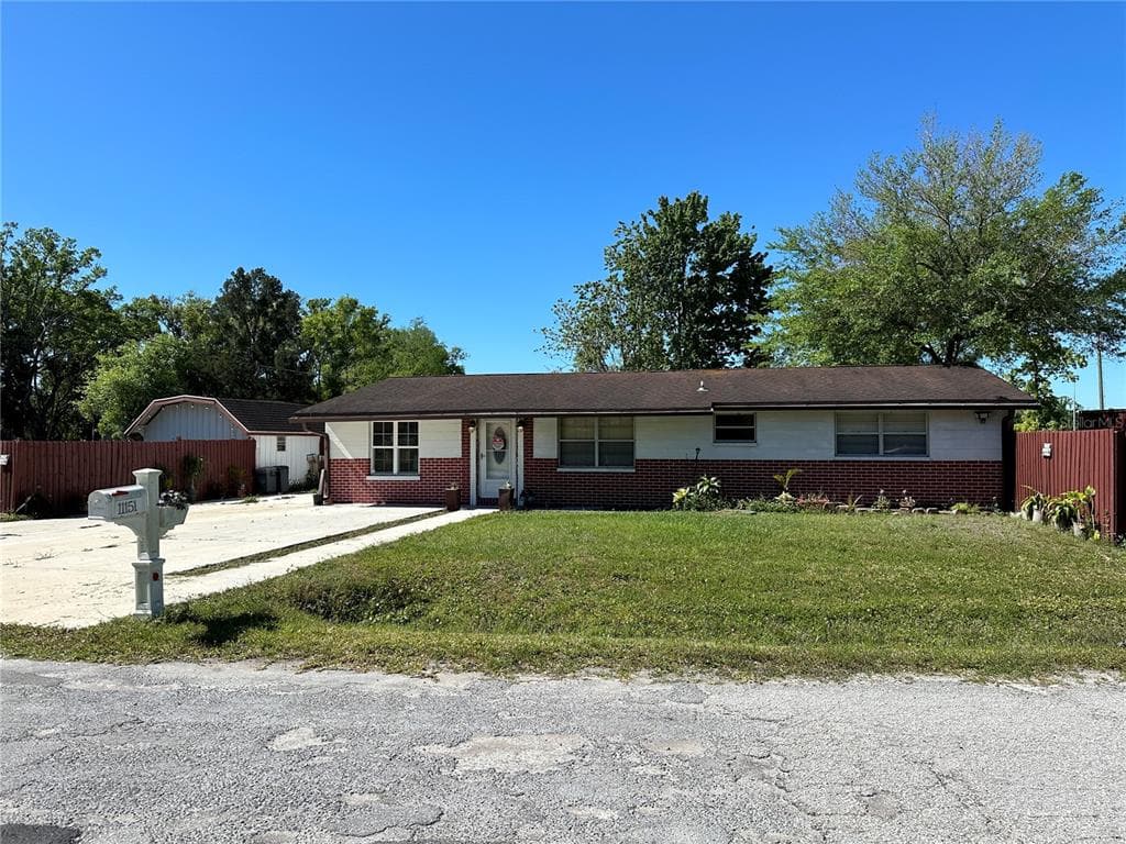 11151 LAKE SHORE DRIVE LAND O LAKES, FL 34637