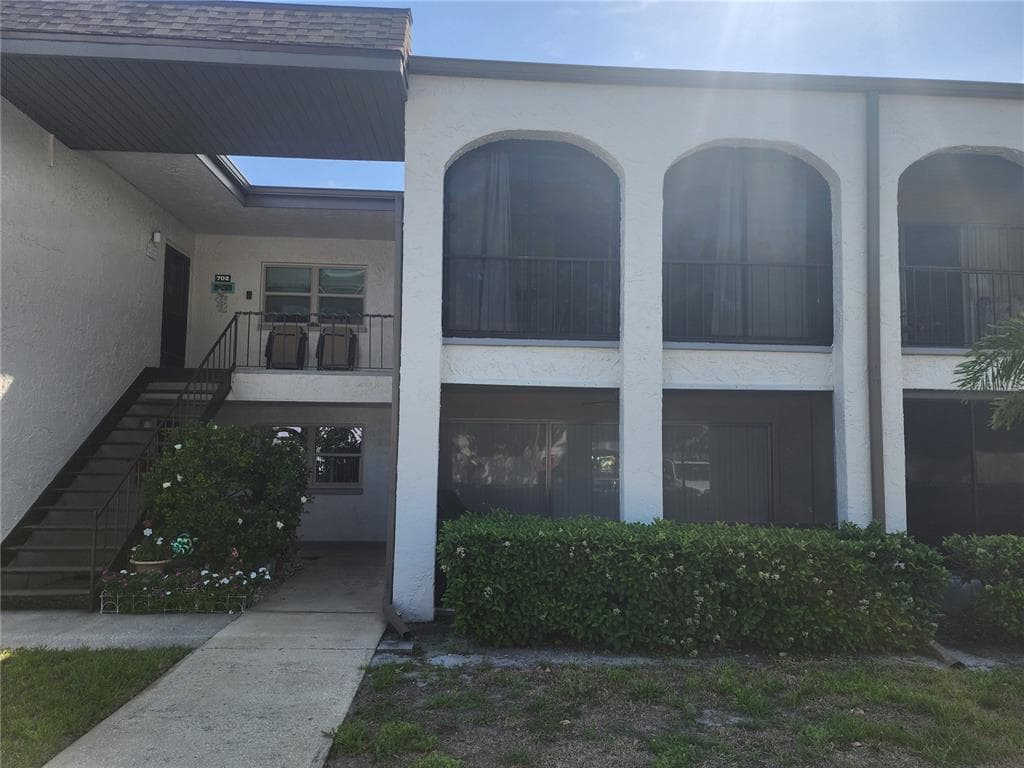7701 STARKEY ROAD UNIT 704 SEMINOLE, FL 33777