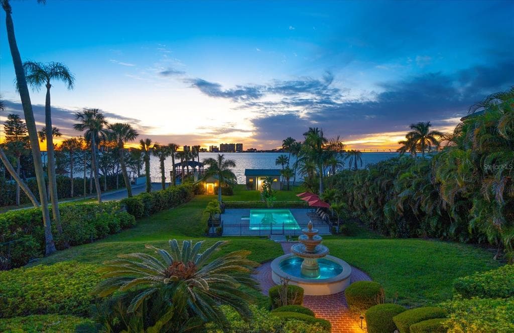 208 MAGNOLIA DRIVE CLEARWATER, FL 33756