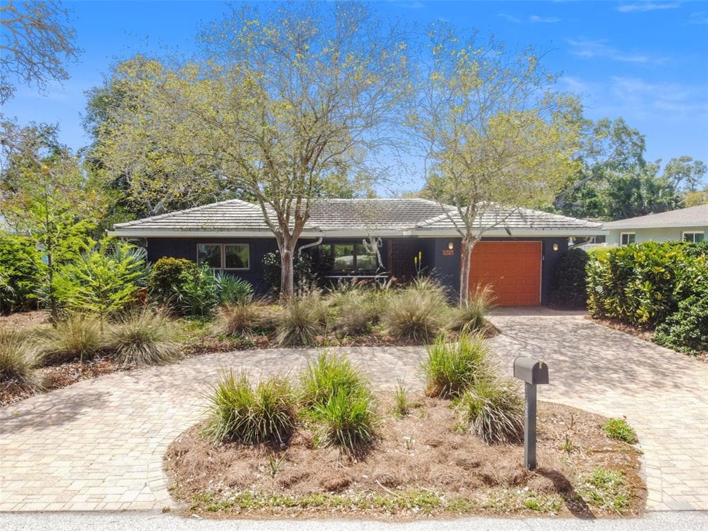 1045 ADMIRAL ROAD DUNEDIN, FL 34698
