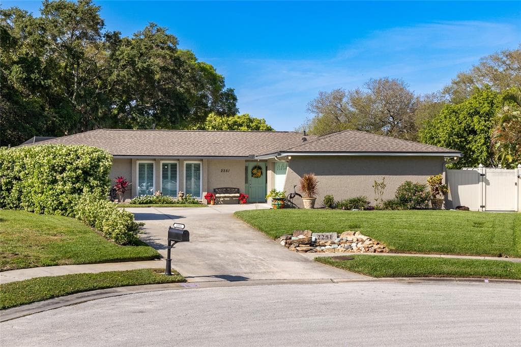 2251 EL DE ORO CIRCLE CLEARWATER, FL 33764