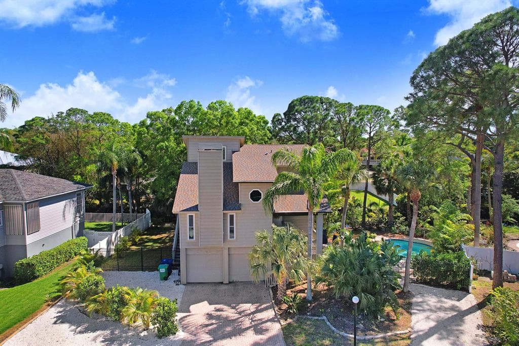 720 NATALIE LANE PALM HARBOR, FL 34683
