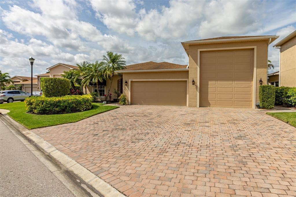 4184 DUNMORE DRIVE LAKE WALES, FL 33859