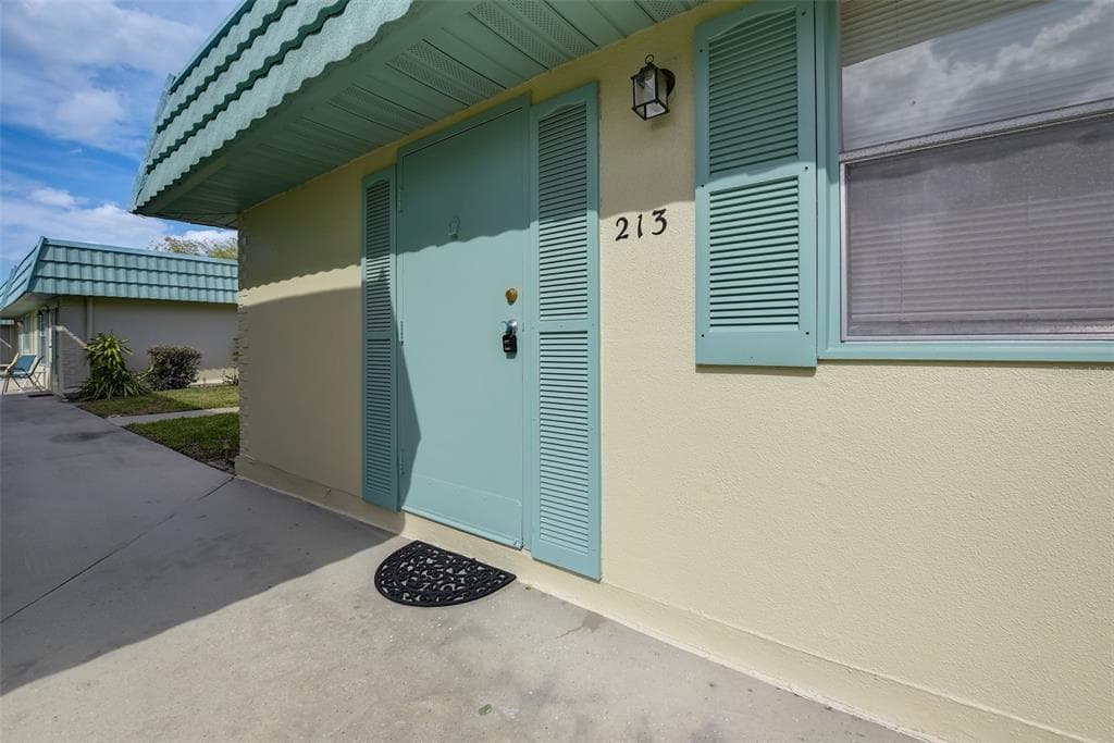 101 CAMBRIDGE TRAIL UNIT 213 SUN CITY CENTER, FL 33573