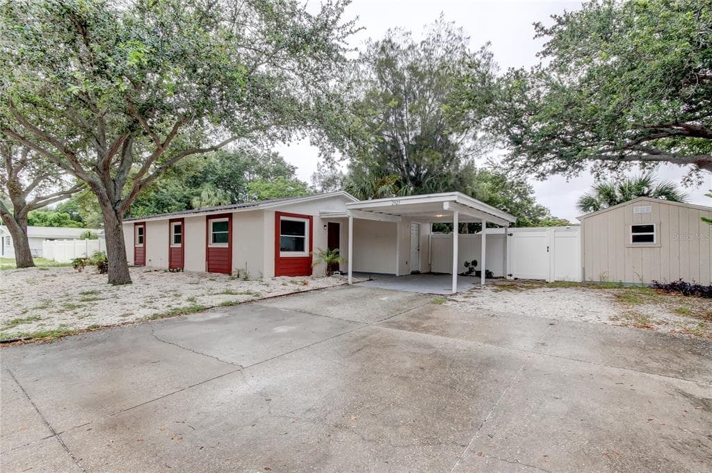 2925 W TYSON AVENUE TAMPA, FL 33611