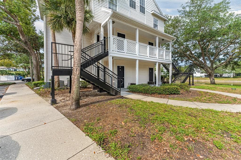 3300 HAVILAND COURT UNIT 104 PALM HARBOR, FL 34684