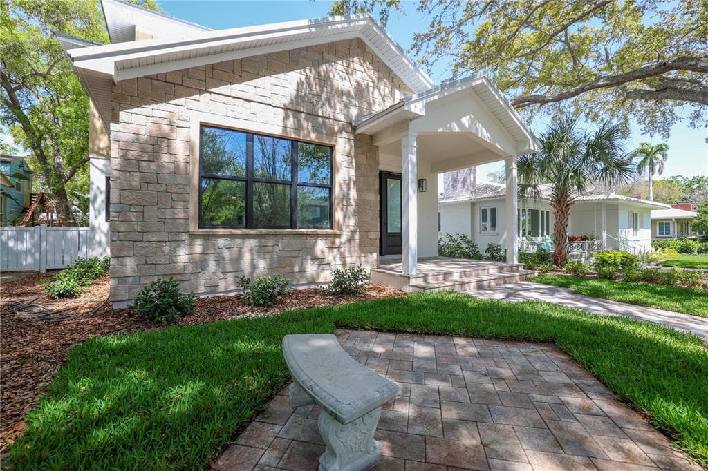 125 17TH AVENUE N ST PETERSBURG, FL 33704