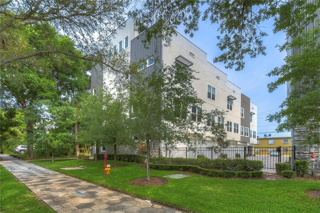 125 5TH AVENUE N