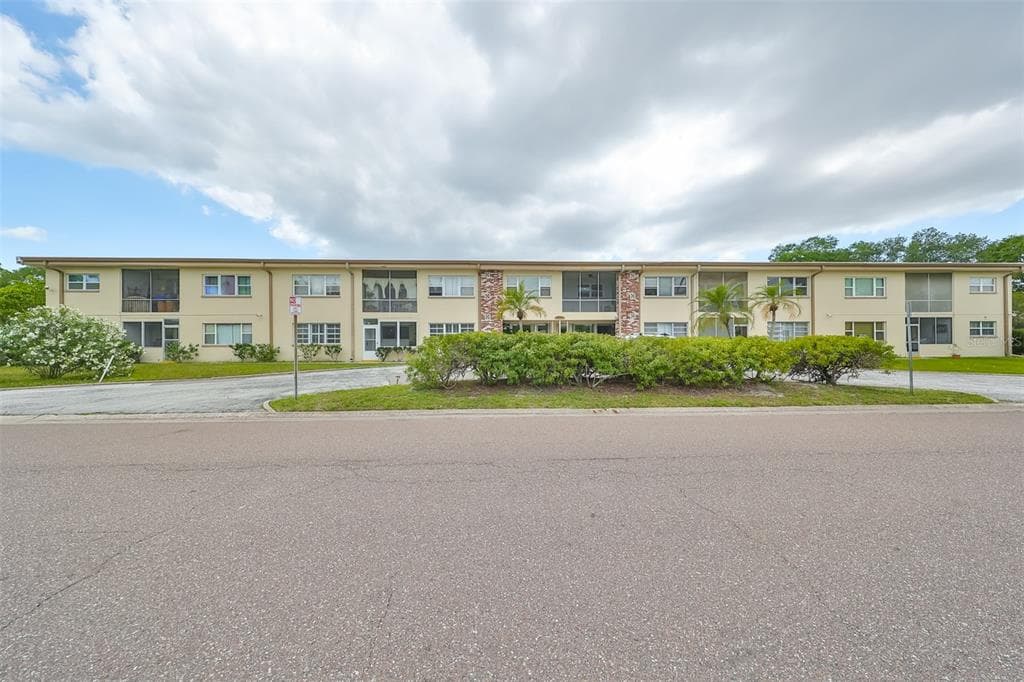 416 73RD AVENUE N UNIT 103 ST PETERSBURG, FL 33702