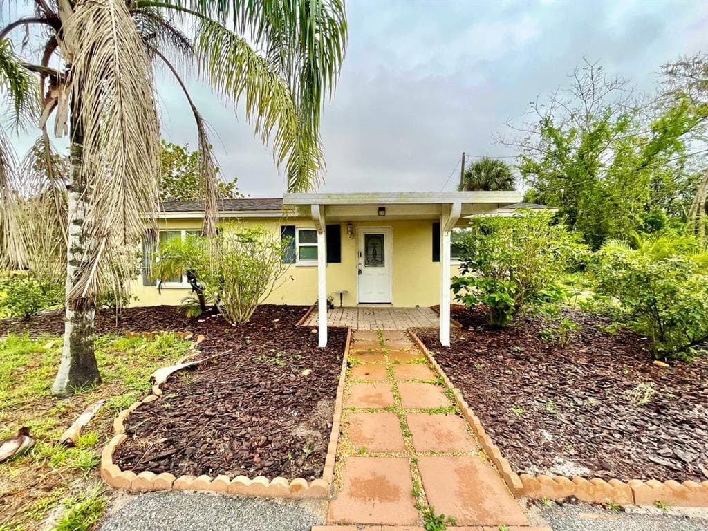 2024 7TH STREET WIMAUMA, FL 33598
