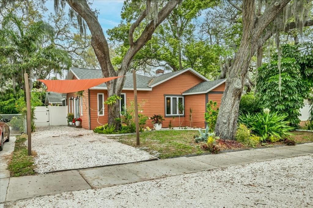 1212 SEDEEVA CIRCLE N CLEARWATER, FL 33755
