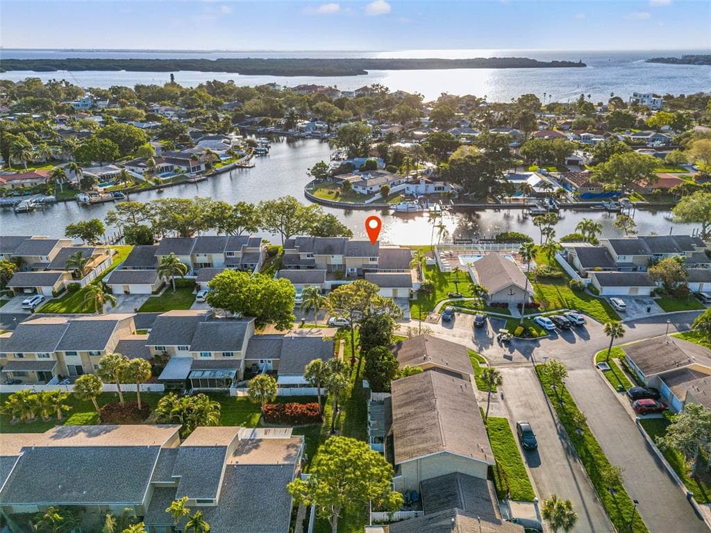 6447 CAPE HATTERAS WAY NE UNIT 3 ST PETERSBURG, FL 33702