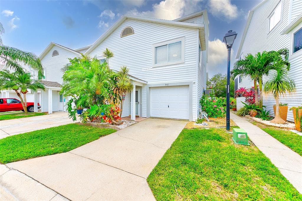901 HIDDEN HARBOUR DRIVE INDIAN ROCKS BEACH, FL 33785