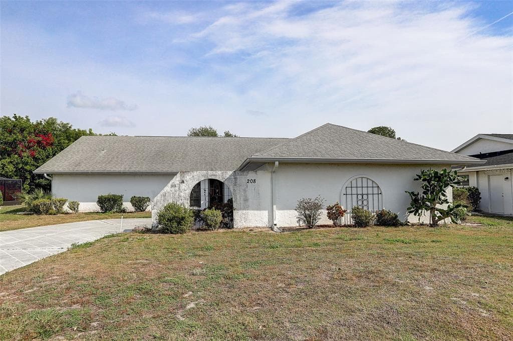 208 STONEHOUSE COURT SUN CITY CENTER, FL 33573