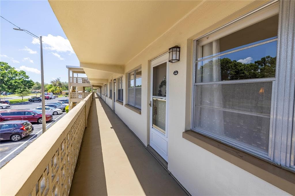 951 79TH AVENUE N UNIT 218 ST PETERSBURG, FL 33702