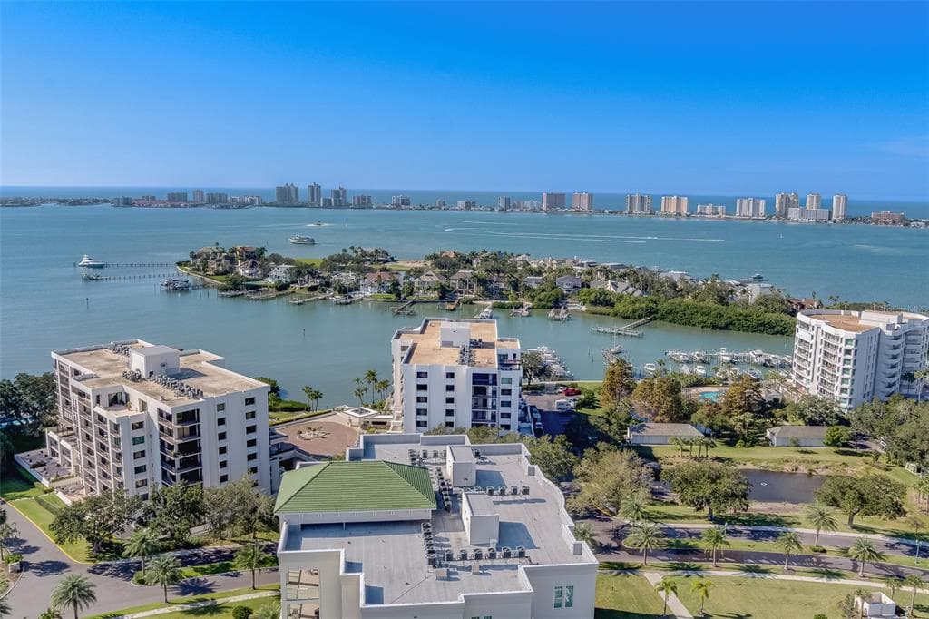 8 BELLEVIEW BOULEVARD UNIT 304 BELLEAIR, FL 33756