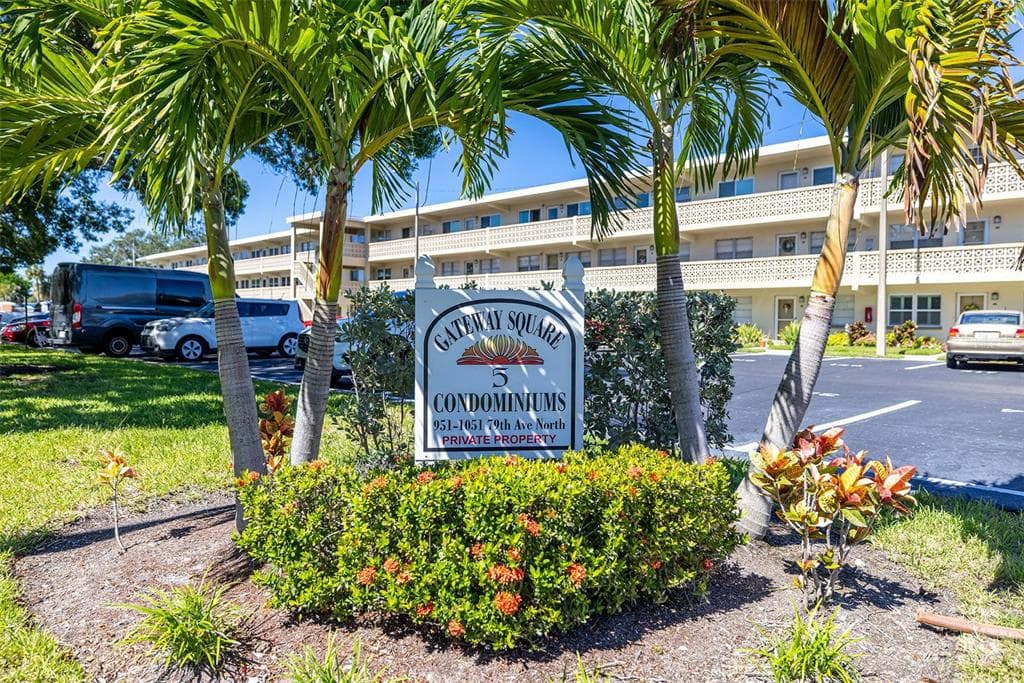951 79TH AVENUE N UNIT 116 ST PETERSBURG, FL 33702
