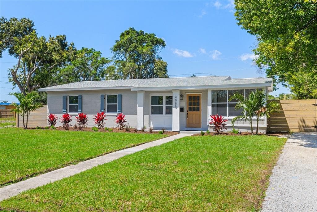 4085 NEPTUNE DRIVE SE ST PETERSBURG, FL 33705