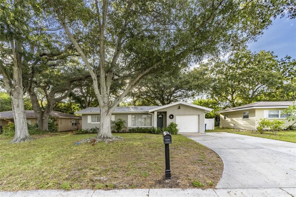 1726 BELLEMEADE DRIVE CLEARWATER, FL 33755