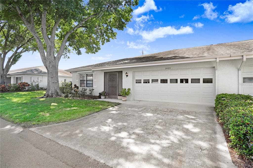 2423 LANCASTER DRIVE UNIT 61 SUN CITY CENTER, FL 33573