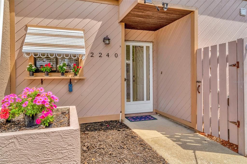 2240 PINEWOOD VILLAS DRIVE HOLIDAY, FL 34691