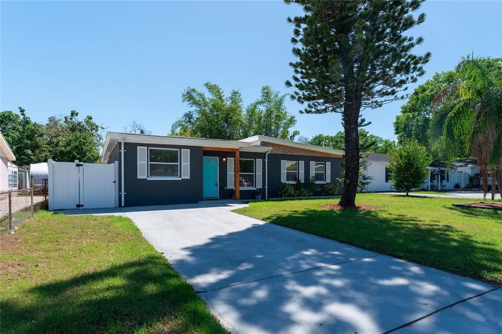 3908 W PAXTON AVENUE TAMPA, FL 33611