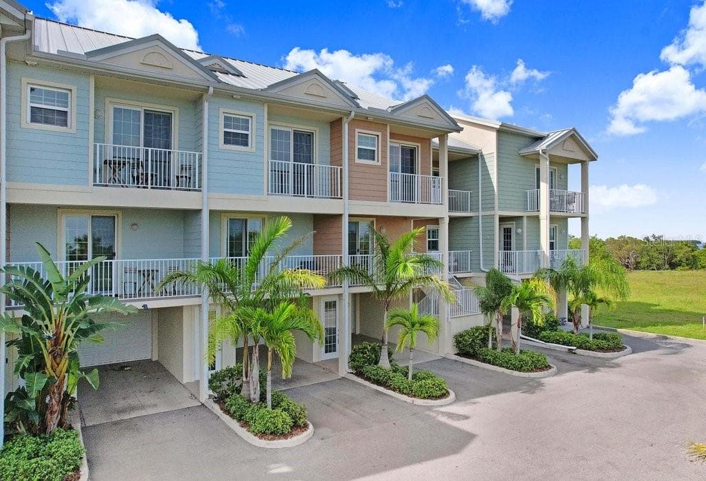 3278 MANGROVE POINT DRIVE RUSKIN, FL 33570