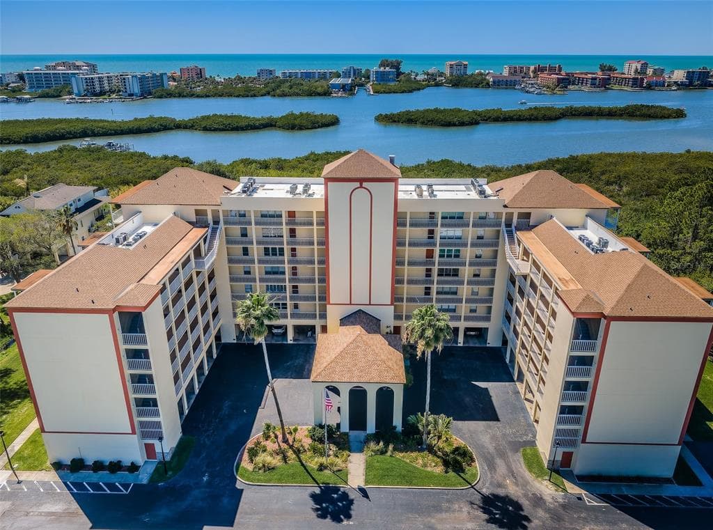 9000 COMMODORE DRIVE UNIT 707 SEMINOLE, FL 33776