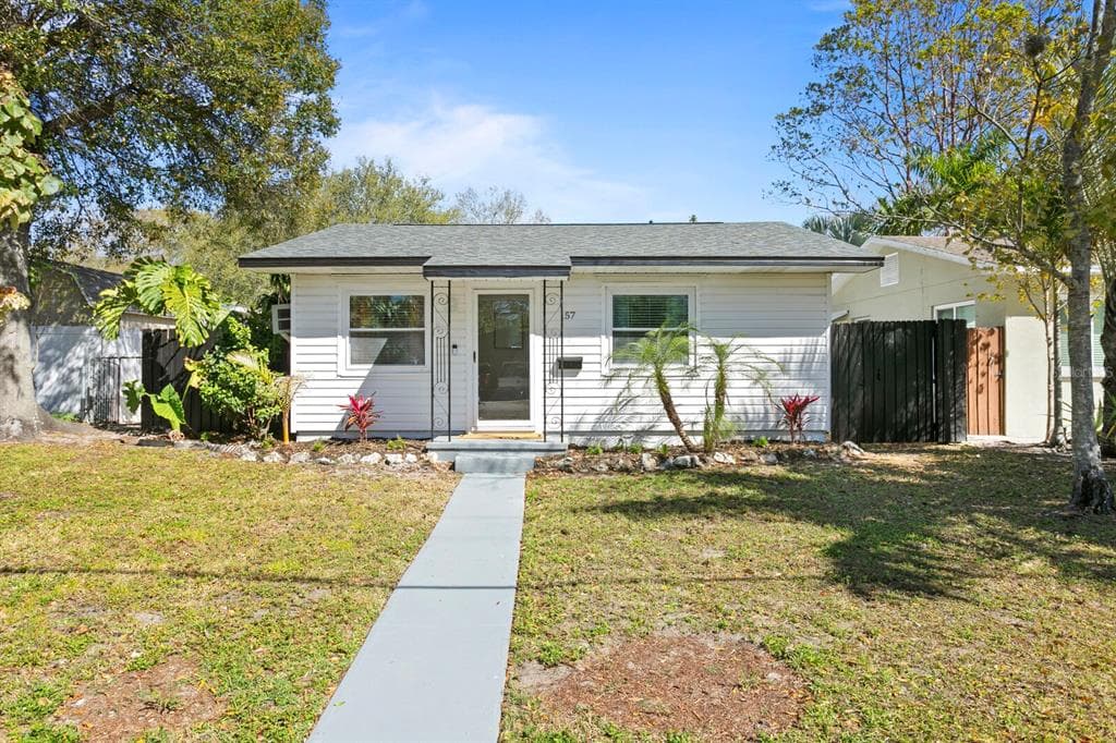 157 SW LINCOLN CIRCLE N ST PETERSBURG, FL 33703